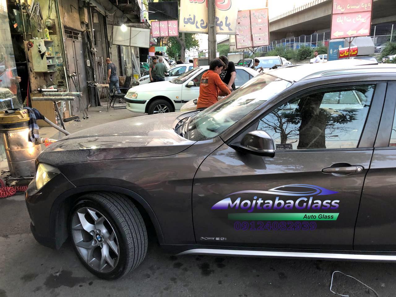 شیشه درب جلو بی ام و X1